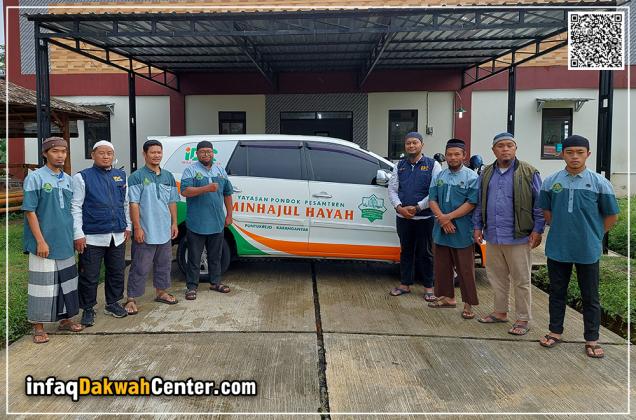 WAKAF MOBIL DAKWAH: IDC Solo Salurkan Mobil Innova Untuk Dakwah Yayasan Minhajul Hayyah Karanganyar